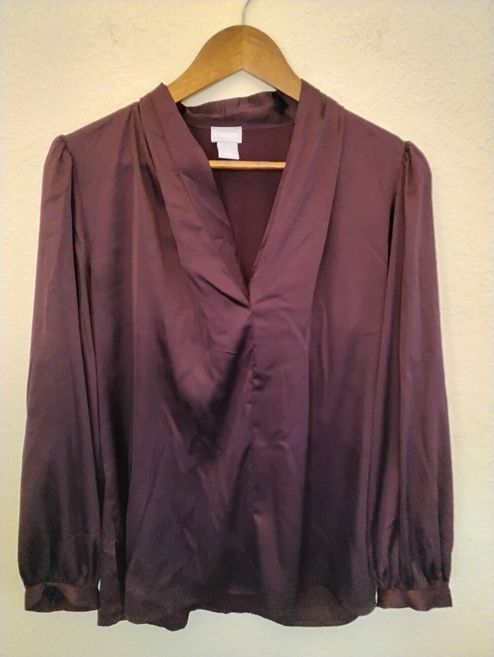 Chicos Satin Knit Blouse Womens Size 4 Burgundy Popover Retro Corporate Chic